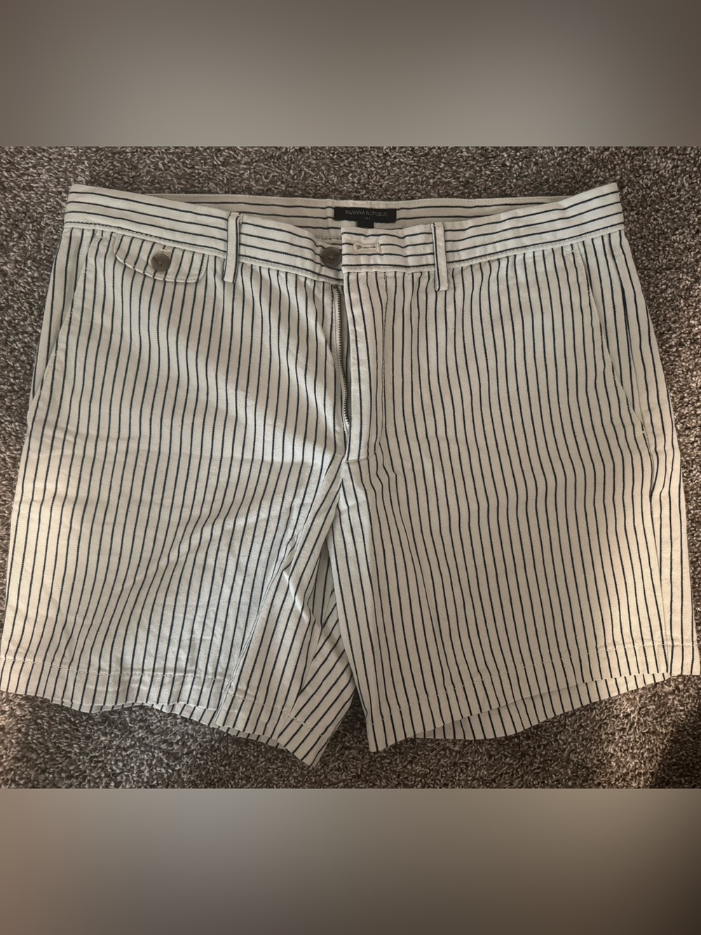 Banana Republic White Shorts with Navy Pinstripes- size 36